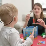 گفتاردرمانی بعد از کاشت حلزون؛ وقتی شنیدن تازه شروعِ مسیر یادگیری است