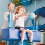 کاردرمانی در بیشفعالی: چطور یک کودک پرجنبوجوش را به تمرکز برسانیم؟